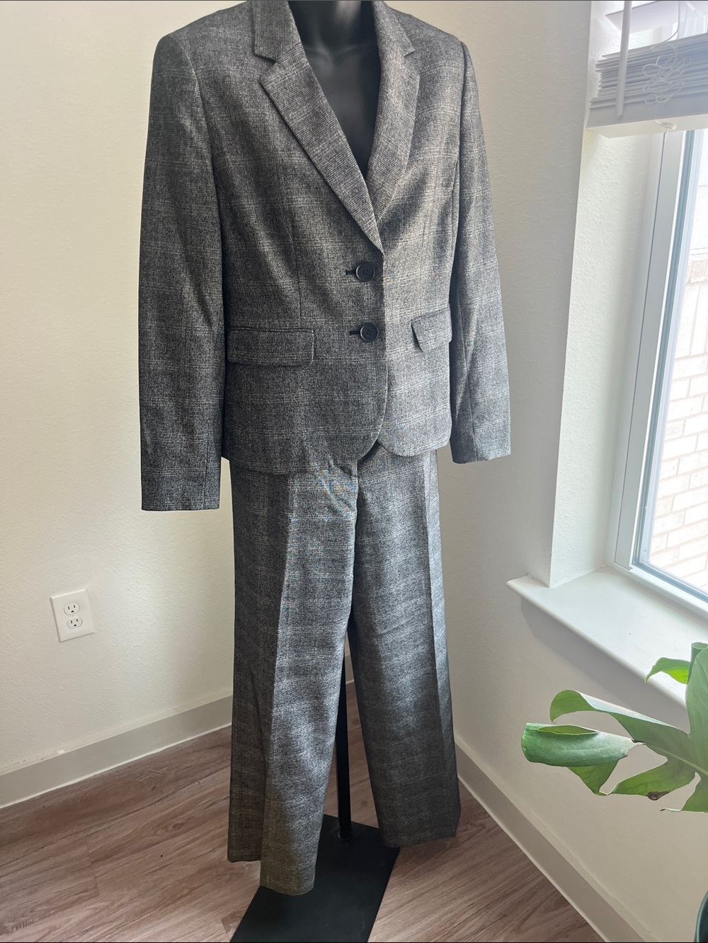 Kasper Tweed Charcoal Gray Two-Piece Blazer and Trouser Suit. Preloved